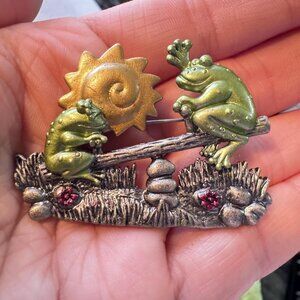 Frog Brooch with Sun Design Signed DD Vintage Figural Pin